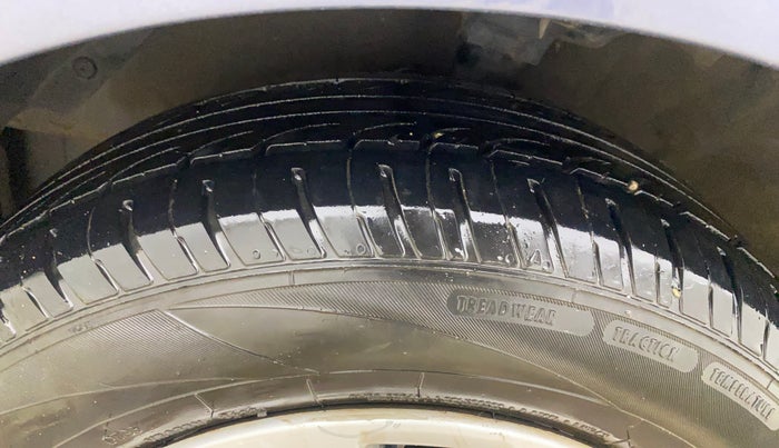 2013 Hyundai i20 MAGNA (O) 1.2, Petrol, Manual, 57,185 km, Left Front Tyre Tread