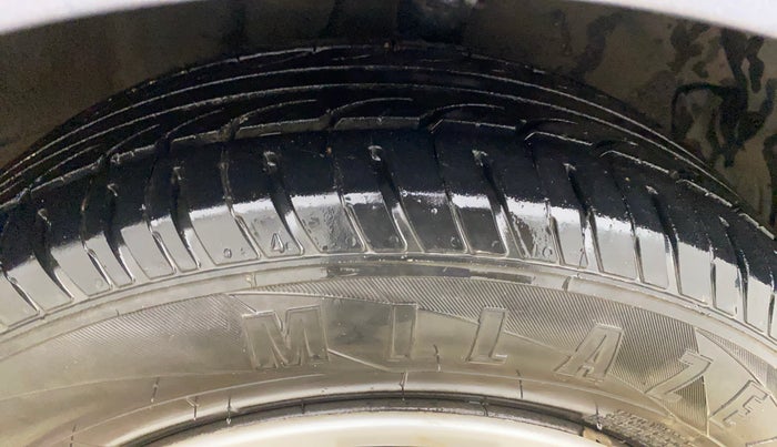 2013 Hyundai i20 MAGNA (O) 1.2, Petrol, Manual, 57,185 km, Right Front Tyre Tread