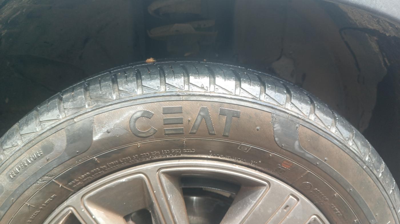2022 Renault Kwid CLIMBER 1.0 AMT (O), Petrol, Automatic, 34,918 km, Right Front Tyre Tread