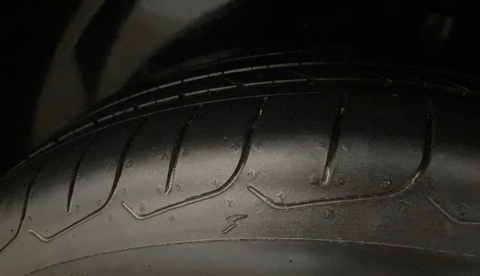 2017 Hyundai Creta SX PLUS 1.6 PETROL, Petrol, Manual, 67,686 km, Left Rear Tyre Tread