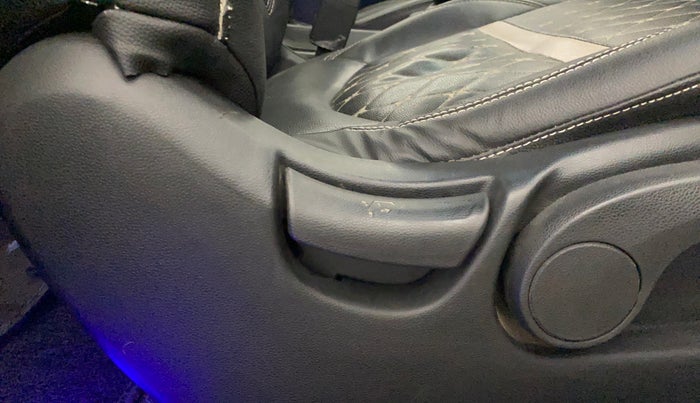 2017 Hyundai Creta SX PLUS 1.6 PETROL, Petrol, Manual, 67,686 km, Driver Side Adjustment Panel