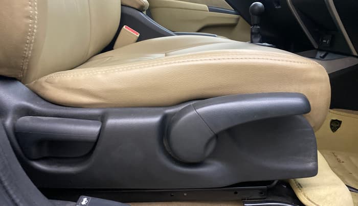 2017 Honda City 1.5L I-DTEC V, Diesel, Manual, 1,03,670 km, Driver Side Adjustment Panel