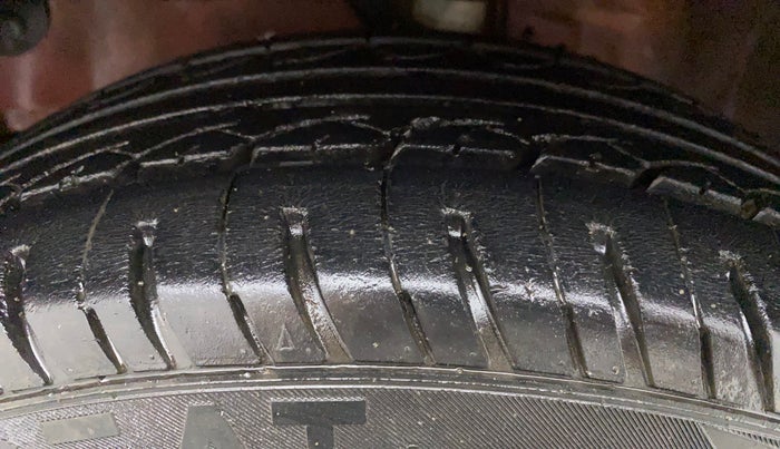 2012 Honda Brio S MT, Petrol, Manual, 50,570 km, Left Front Tyre Tread