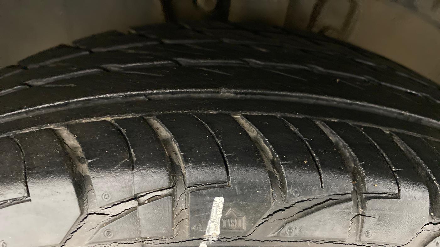 2011 Volkswagen Polo COMFORTLINE 1.2L PETROL, Petrol, Manual, 72,797 km, Left Front Tyre Tread