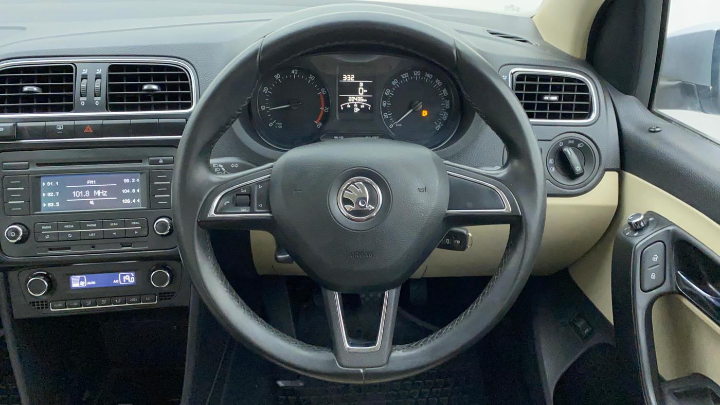 2017 Skoda Rapid AMBITION 1.6 MPFI MT, Petrol, Manual, 22,548 km, Steering Wheel Close Up