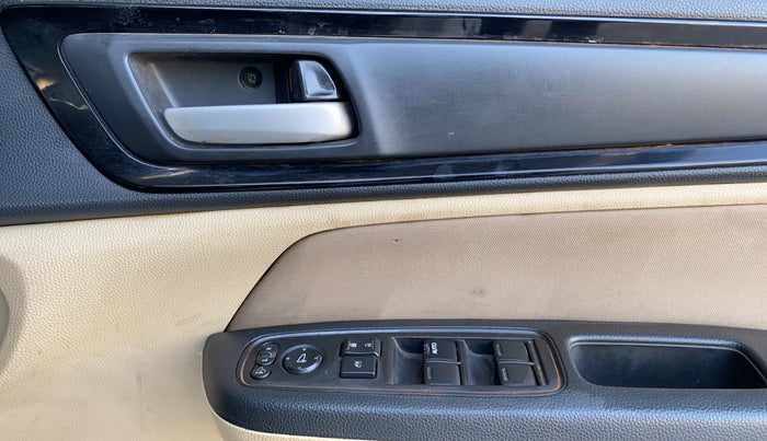 2020 Honda Amaze 1.2L I-VTEC VX, Petrol, Manual, 83,213 km, Driver Side Door Panels Control