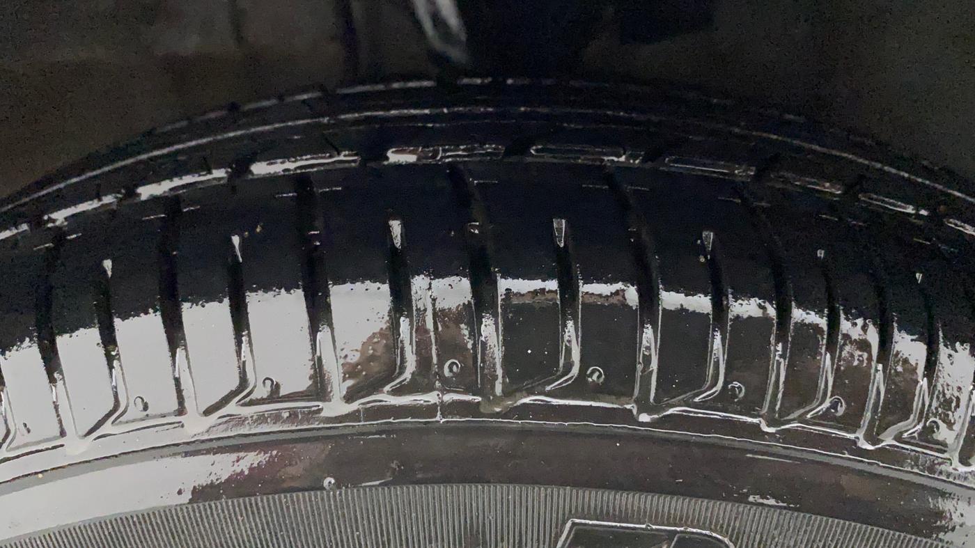 2014 Hyundai i10 MAGNA 1.1, Petrol, Manual, 36,189 km, Left Front Tyre Tread