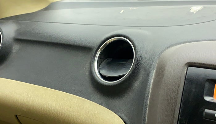 2012 Honda Brio S MT, Petrol, Manual, 85,941 km, AC Unit - Front vent has minor damage