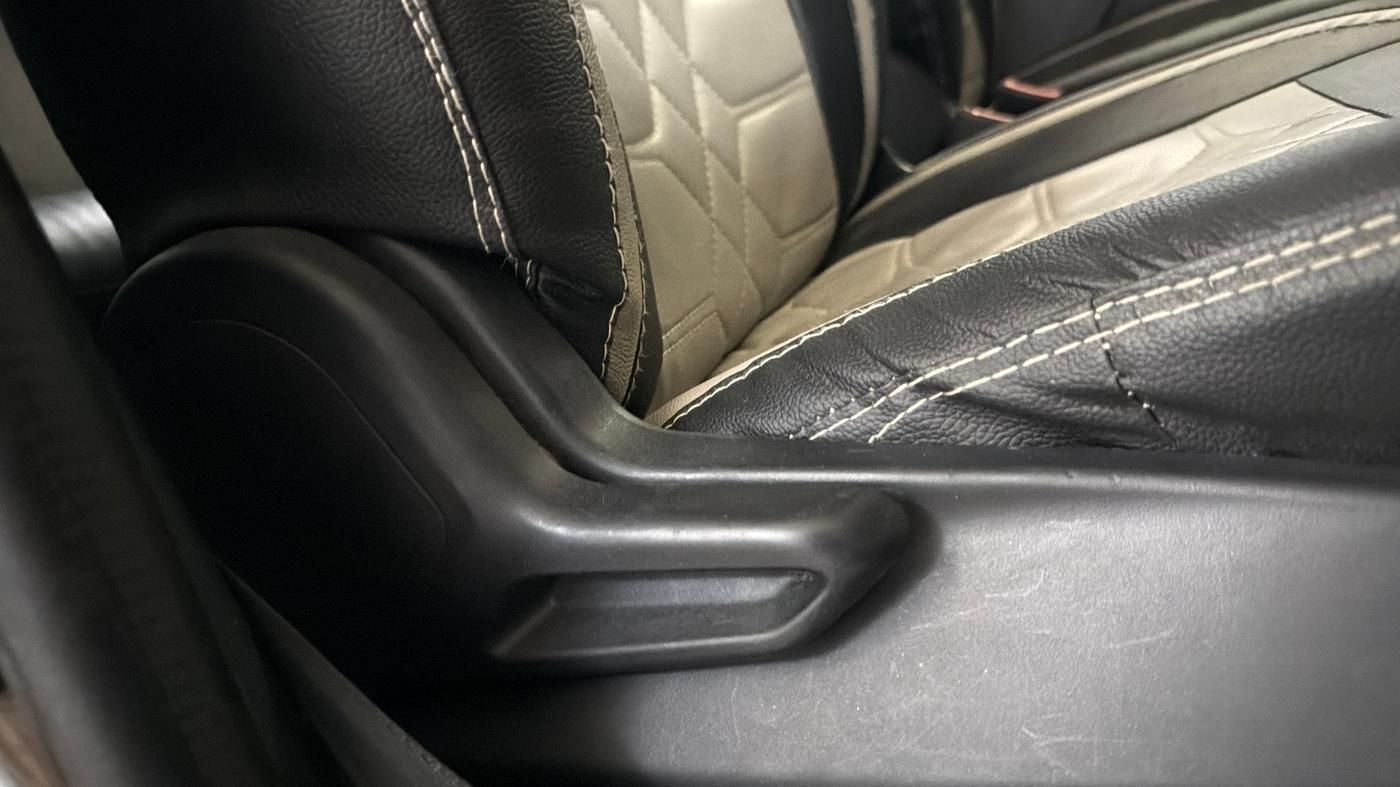 2023 Tata Tiago XM CNG, CNG, Manual, 63,884 km, Driver Side Adjustment Panel