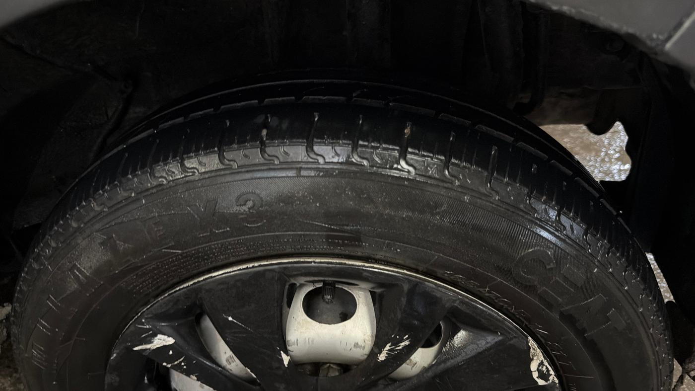 2023 Tata Tiago XM CNG, CNG, Manual, 63,884 km, Left Rear Tyre Tread