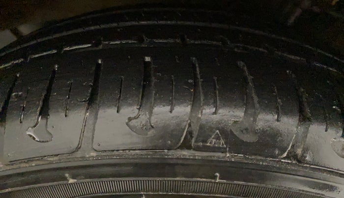 2017 Hyundai Grand i10 SPORTZ (O) AT 1.2 KAPPA VTVT, Petrol, Automatic, 62,721 km, Right Rear Tyre Tread