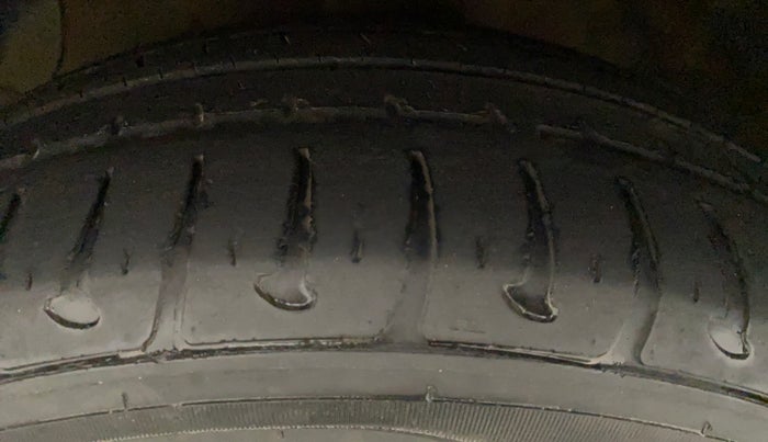 2017 Hyundai Grand i10 SPORTZ (O) AT 1.2 KAPPA VTVT, Petrol, Automatic, 62,721 km, Left Front Tyre Tread