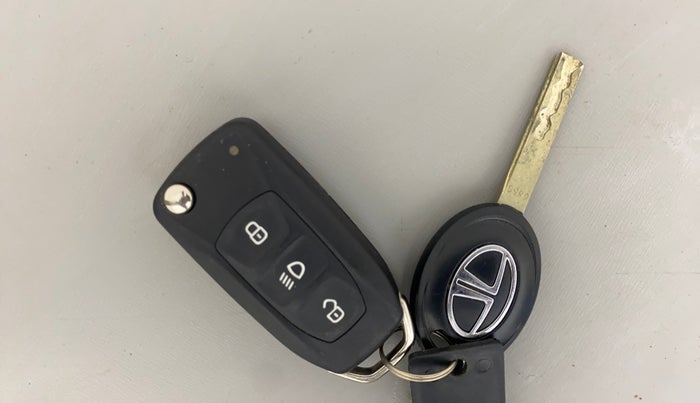 2023 Tata Tiago XZA PLUS PETROL, Petrol, Automatic, 24,278 km, Key Close Up
