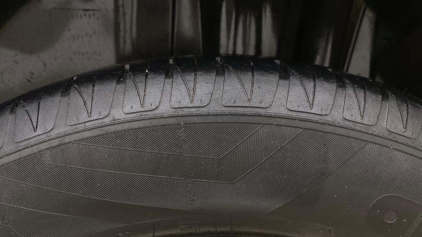 2022 Toyota URBAN CRUISER PREMIUM GRADE AT, Petrol, Automatic, 69,819 km, Left Rear Tyre Tread