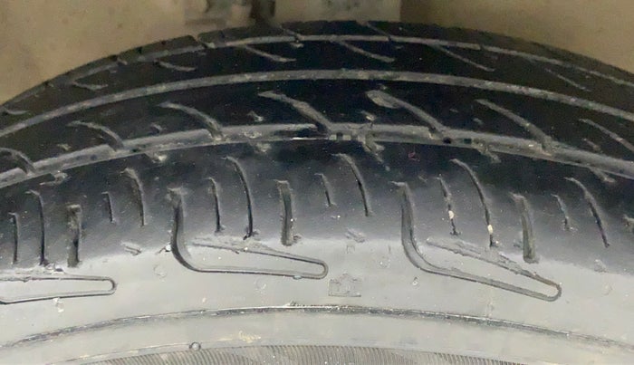 2014 Maruti Wagon R 1.0 LXI CNG, CNG, Manual, 82,958 km, Right Front Tyre Tread