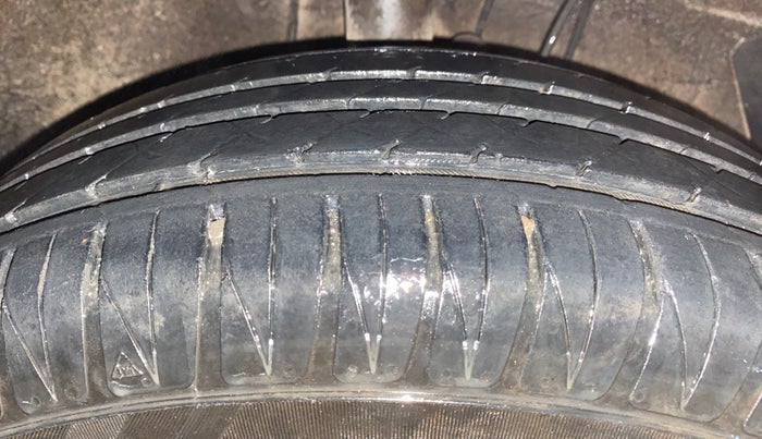 2012 Hyundai i20 SPORTZ 1.2, Petrol, Manual, 39,730 km, Right Front Tyre Tread