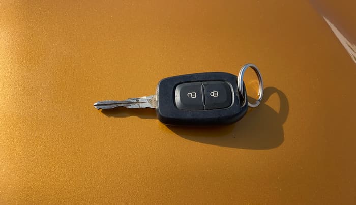 2020 Renault TRIBER RXL MT, Petrol, Manual, 29,344 km, Key Close Up
