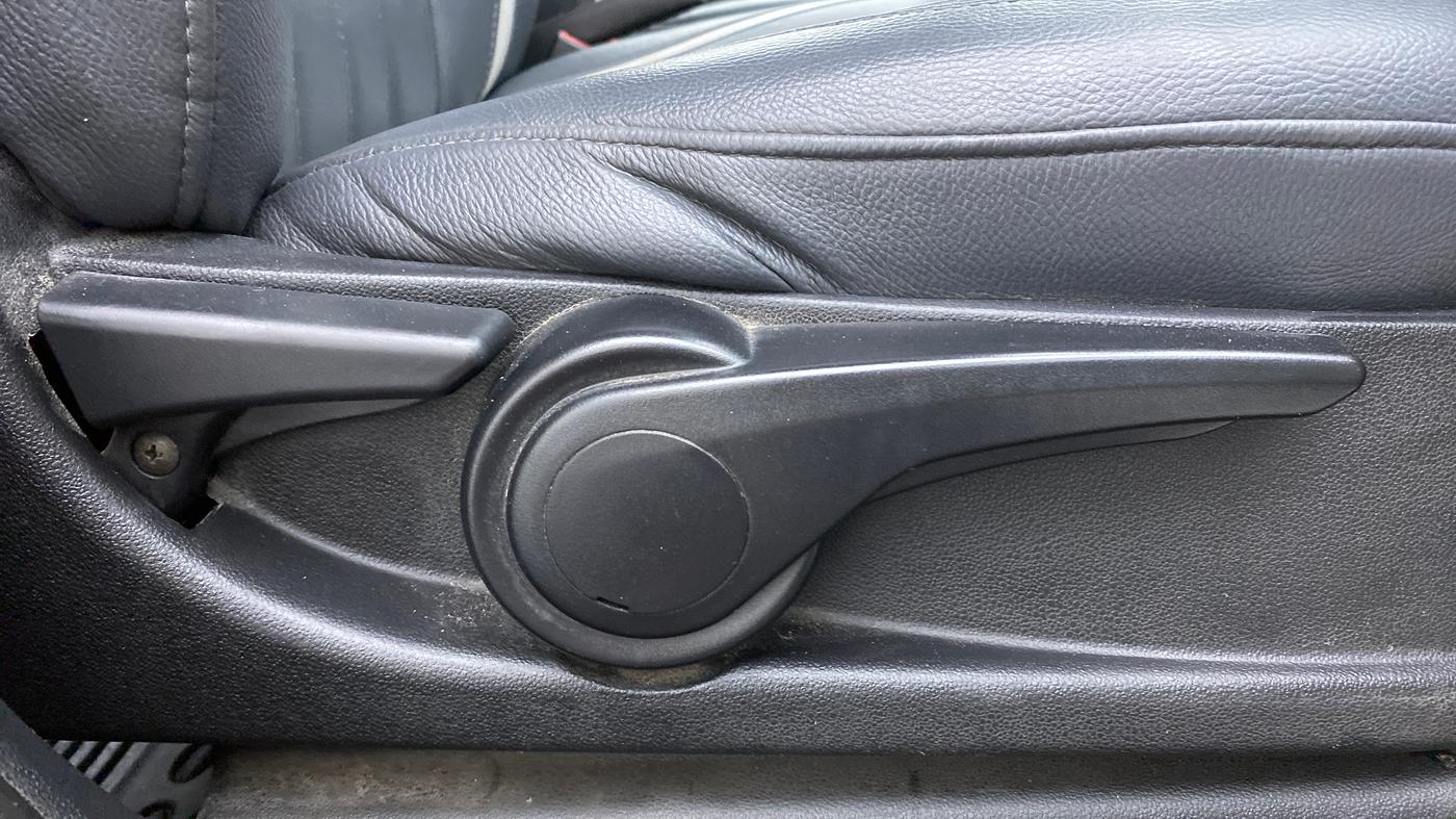 2017 Tata Tiago XZA PETROL, Petrol, Automatic, 31,535 km, Driver Side Adjustment Panel