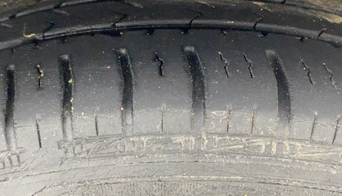 2017 Hyundai Eon MAGNA +, Petrol, Manual, 20,836 km, Right Front Tyre Tread