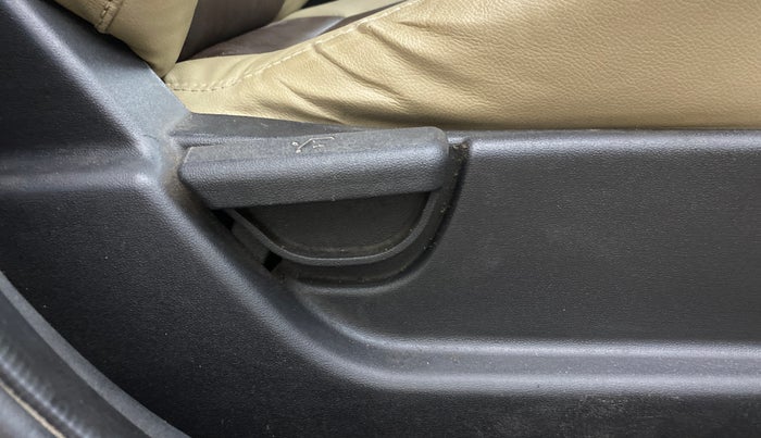 2012 Hyundai i20 SPORTZ 1.2, Petrol, Manual, 33,045 km, Driver Side Adjustment Panel