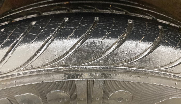 2012 Hyundai i20 SPORTZ 1.2, Petrol, Manual, 33,045 km, Left Front Tyre Tread