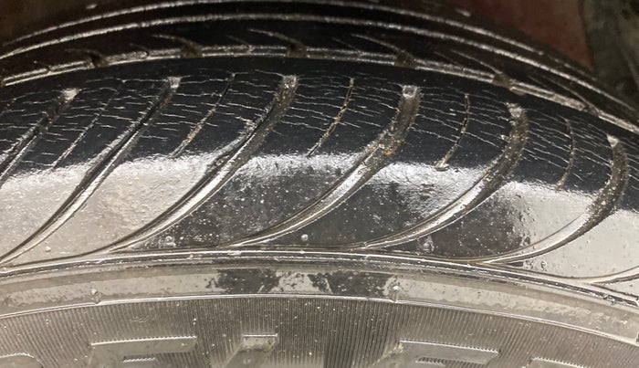 2012 Hyundai i20 SPORTZ 1.2, Petrol, Manual, 33,045 km, Right Front Tyre Tread