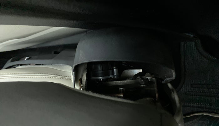 2022 Tata Harrier XZA PLUS JET 2.0L, Diesel, Automatic, 3,922 km, Driver seat - Seat side trim has minor damage