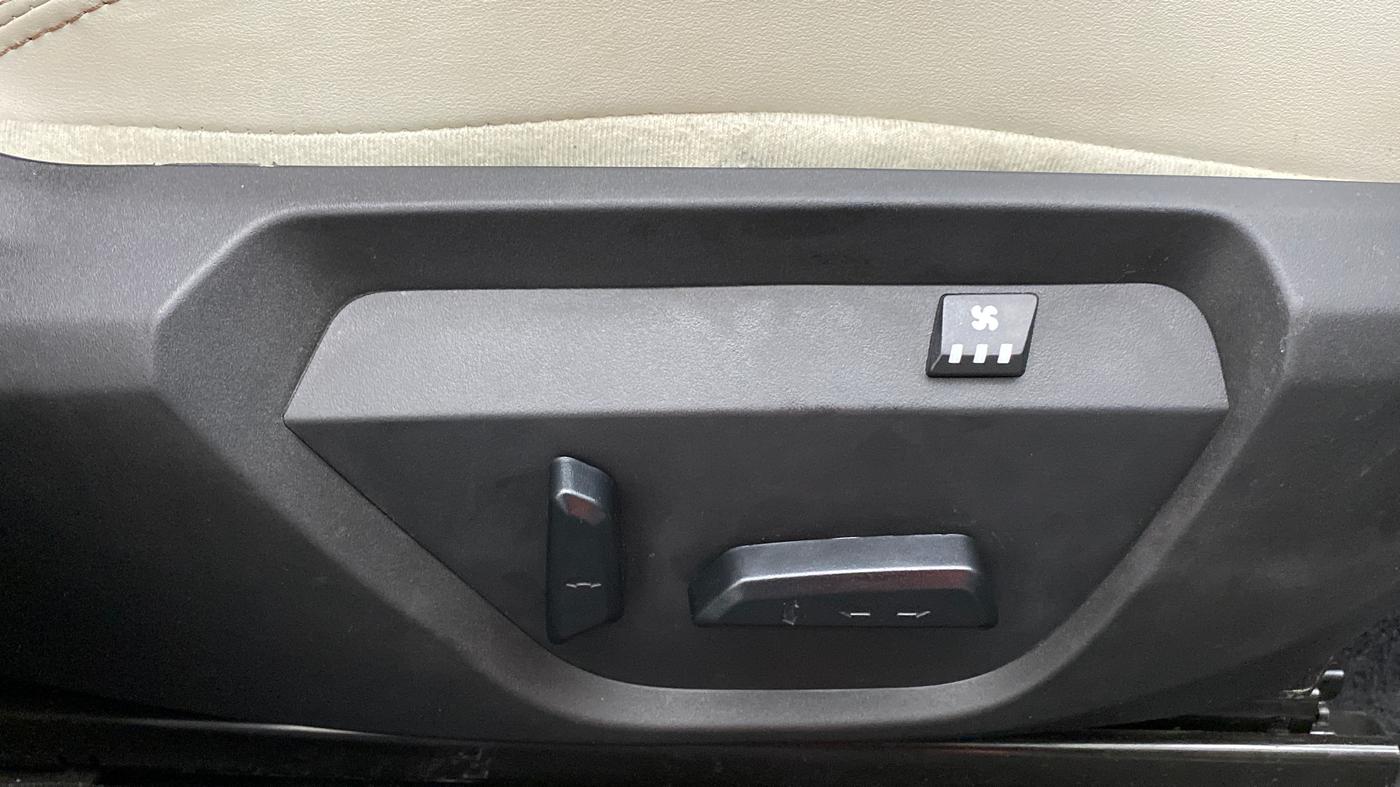 2022 Tata Harrier XZA PLUS JET 2.0L, Diesel, Automatic, 3,922 km, Driver Side Adjustment Panel