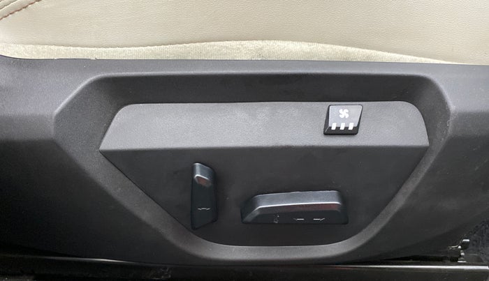 2022 Tata Harrier XZA PLUS JET 2.0L, Diesel, Automatic, 3,922 km, Driver Side Adjustment Panel