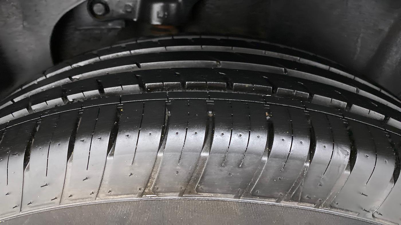 2022 Tata Harrier XZA PLUS JET 2.0L, Diesel, Automatic, 3,922 km, Left Rear Tyre Tread