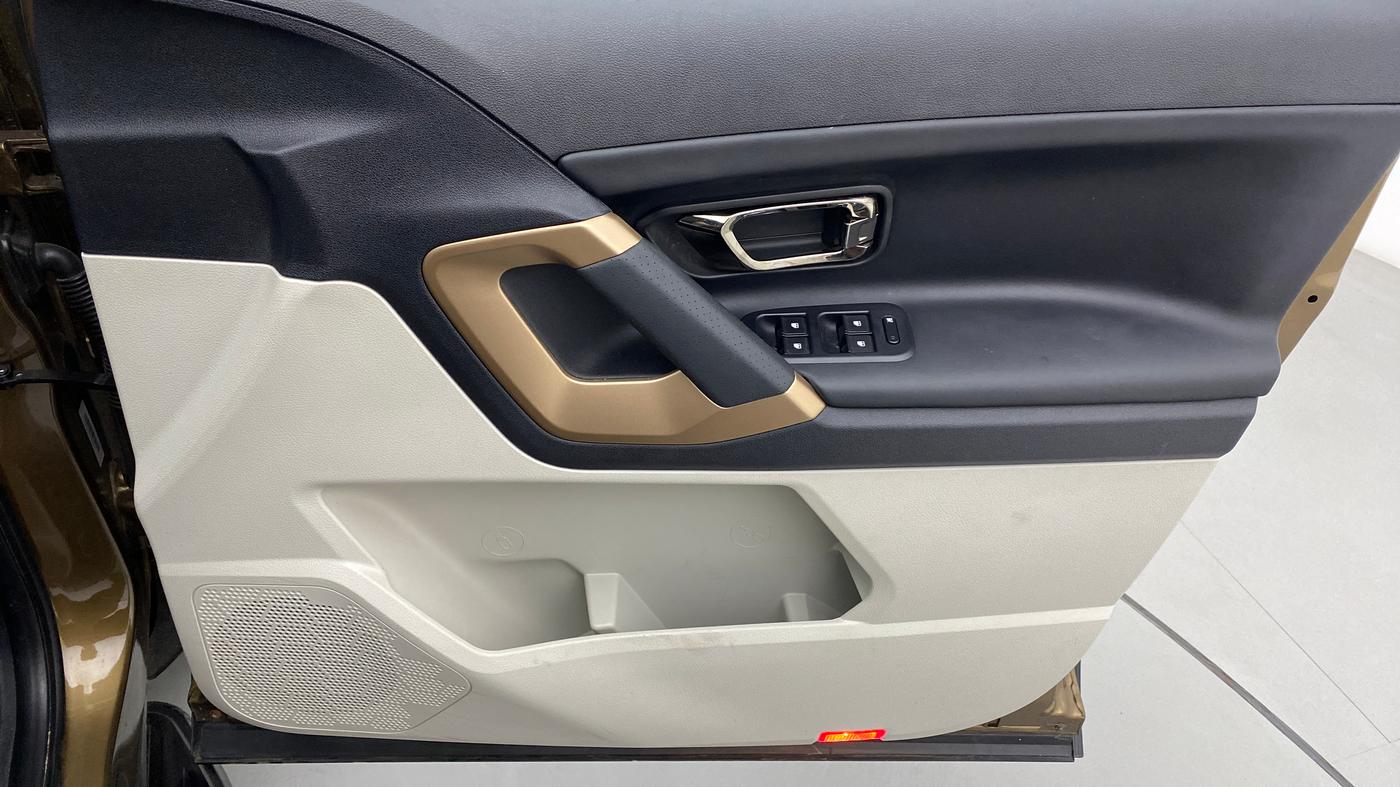 2022 Tata Harrier XZA PLUS JET 2.0L, Diesel, Automatic, 3,922 km, Driver Side Door Panels Control
