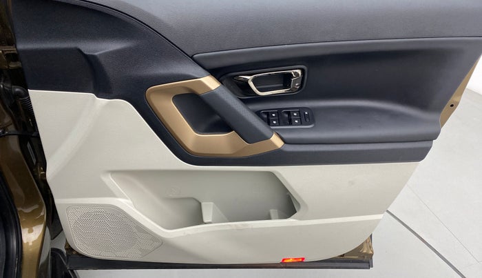 2022 Tata Harrier XZA PLUS JET 2.0L, Diesel, Automatic, 3,922 km, Driver Side Door Panels Control