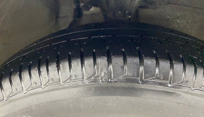 2013 Hyundai i10 MAGNA 1.2, Petrol, Manual, 28,723 km, Right Front Tyre Tread