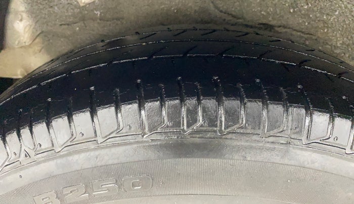2013 Hyundai i10 MAGNA 1.2, Petrol, Manual, 28,723 km, Right Rear Tyre Tread