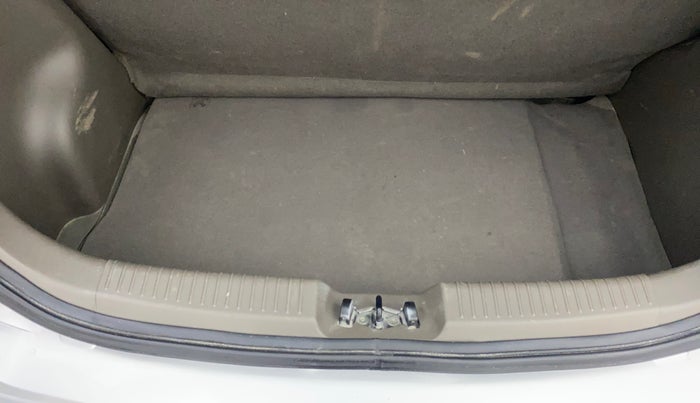 2013 Hyundai i10 MAGNA 1.2, Petrol, Manual, 28,723 km, Boot Inside