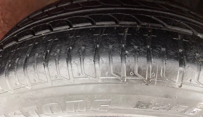 2013 Volkswagen Polo COMFORTLINE 1.2L DIESEL, Diesel, Manual, 57,698 km, Right Front Tyre Tread