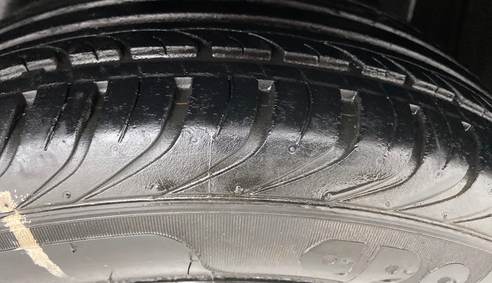 2013 Volkswagen Polo COMFORTLINE 1.2L DIESEL, Diesel, Manual, 57,698 km, Left Rear Tyre Tread