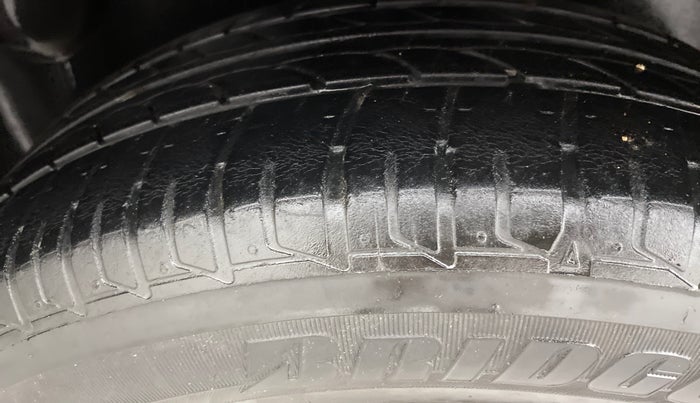 2013 Volkswagen Polo COMFORTLINE 1.2L DIESEL, Diesel, Manual, 57,698 km, Right Rear Tyre Tread