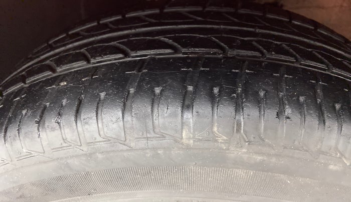 2013 Volkswagen Polo COMFORTLINE 1.2L DIESEL, Diesel, Manual, 57,698 km, Left Front Tyre Tread