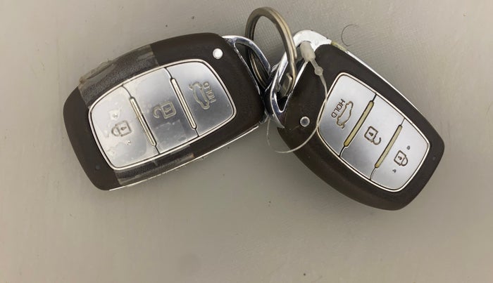 2015 Hyundai Grand i10 ASTA AT 1.2 KAPPA VTVT, Petrol, Automatic, 60,738 km, Key Close Up