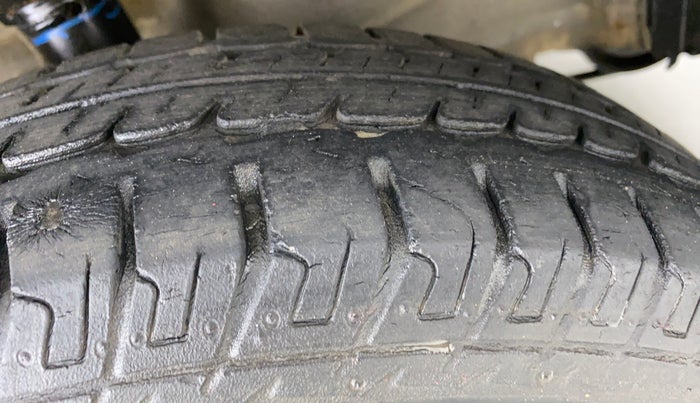 2017 Maruti Wagon R 1.0 LXI, Petrol, Manual, 18,805 km, Right Front Tyre Tread