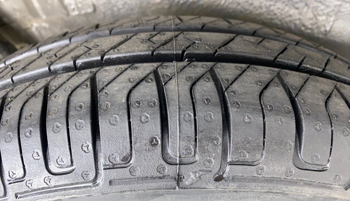2017 Maruti Wagon R 1.0 LXI, Petrol, Manual, 18,805 km, Right Rear Tyre Tread
