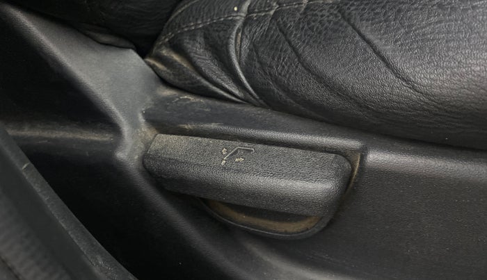 2014 Hyundai i20 SPORTZ 1.2, Petrol, Manual, 60,146 km, Driver Side Adjustment Panel