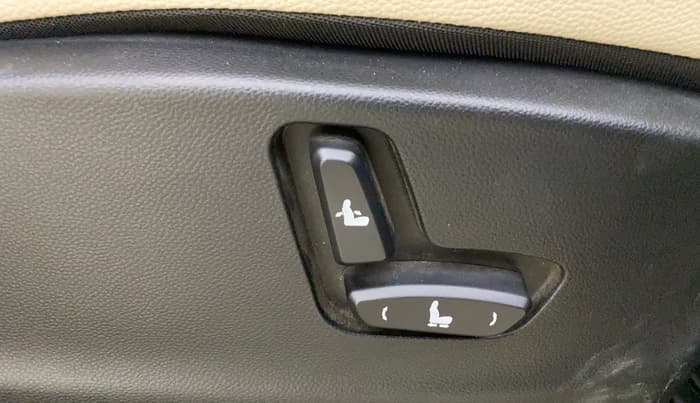2024 MG HECTOR SAVVY PRO 1.5 TURBO CVT PETROL, Petrol, Automatic, 11,193 km, Driver Side Adjustment Panel