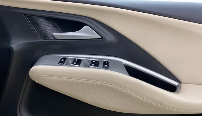 2024 MG HECTOR SAVVY PRO 1.5 TURBO CVT PETROL, Petrol, Automatic, 11,193 km, Driver Side Door Panels Control