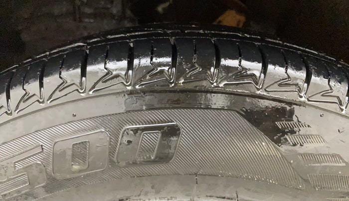 2013 Hyundai i10 SPORTZ 1.2 AT, Petrol, Automatic, 21,592 km, Left Front Tyre Tread