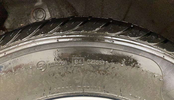 2013 Hyundai i10 SPORTZ 1.2 AT, Petrol, Automatic, 21,592 km, Right Rear Tyre Tread