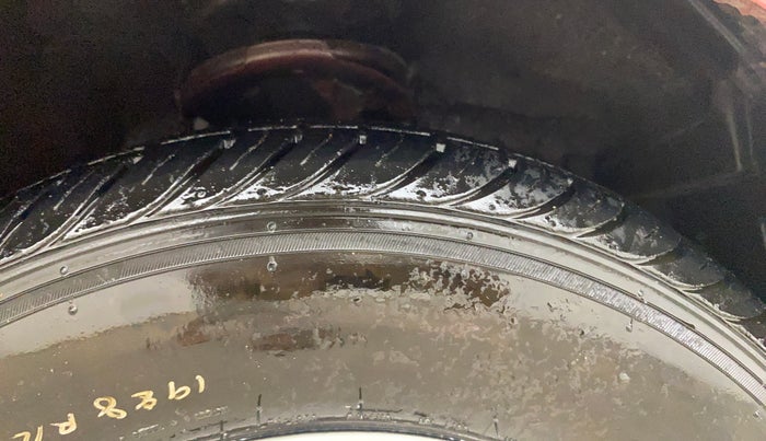 2013 Hyundai i10 SPORTZ 1.2 AT, Petrol, Automatic, 21,592 km, Right Front Tyre Tread