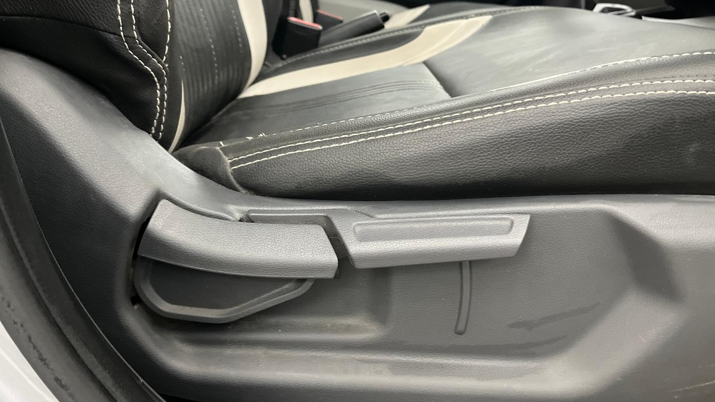 2020 Hyundai GRAND I10 NIOS SPORTZ 1.2 KAPPA VTVT, Petrol, Manual, 1,12,402 km, Driver Side Adjustment Panel