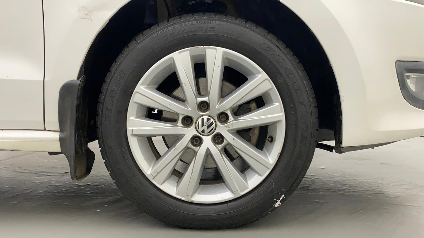 2014 Volkswagen Polo HIGHLINE1.2L, Petrol, Manual, 69,527 km, Right Front Wheel